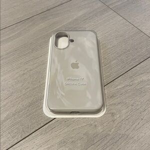 Apple iPhone 17 Silicone Case - Pale Gray